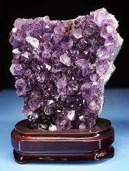 アメジスト紫水晶原石クラスター<br> ブラジル産 1096g (134)
