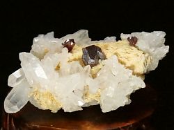 水晶を伴ったコレクション級の辰砂・シナバー原石