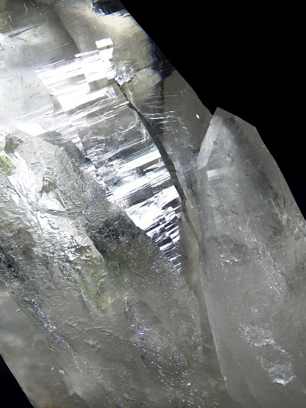 水晶クラスターA ブラジル・コリント産2.84kg (L20)