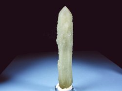 ヘデンバーガイトインクォーツ<br> 緑水晶・内モンゴル<br> 16.6cm,230g (16)