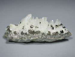 水晶,黄鉄鉱,閃亜鉛鉱<br> 尾太鉱山産 124g (253)