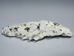 水晶,黄鉄鉱,黄銅鉱<br> 尾太鉱山産 124g (254)