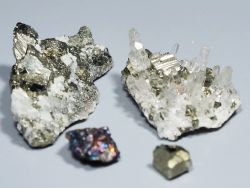 水晶,黄鉄鉱+黄銅鉱<br> 尾太鉱山産 59g (268)