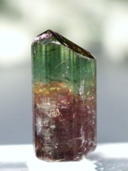 バイカラートルマリン結晶<br> ブラジル産 6.2g (67)