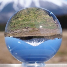 水晶玉 左水晶<br>／最高級透明無垢天然水晶丸玉3A<br> 34.8mm (34821)