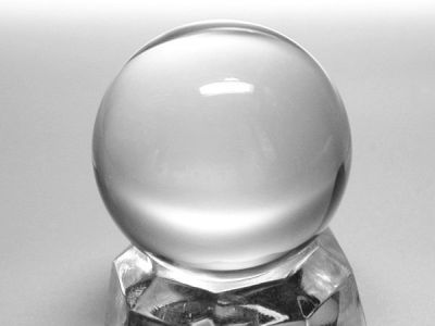 水晶玉・最高級３Ａ天然水晶丸玉３３mm−鑑別書付含