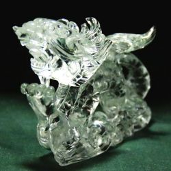水晶彫刻品 龍<br> 長さ77mm (70)