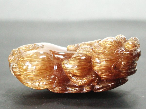 天然水晶彫刻品ゴールデンレッドルチル貔貅(ひきゅう) 75g (74)