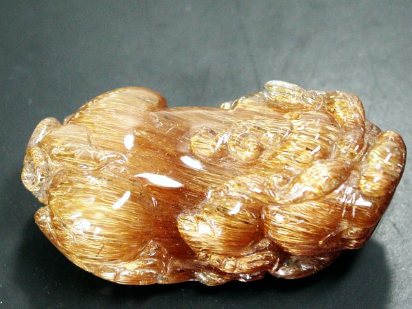 天然水晶彫刻品ゴールデンレッドルチル貔貅(ひきゅう) 75g (74)